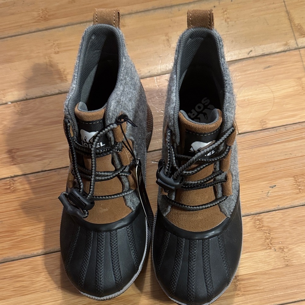 Sorel Boys Black and Brown Boots NWOB
